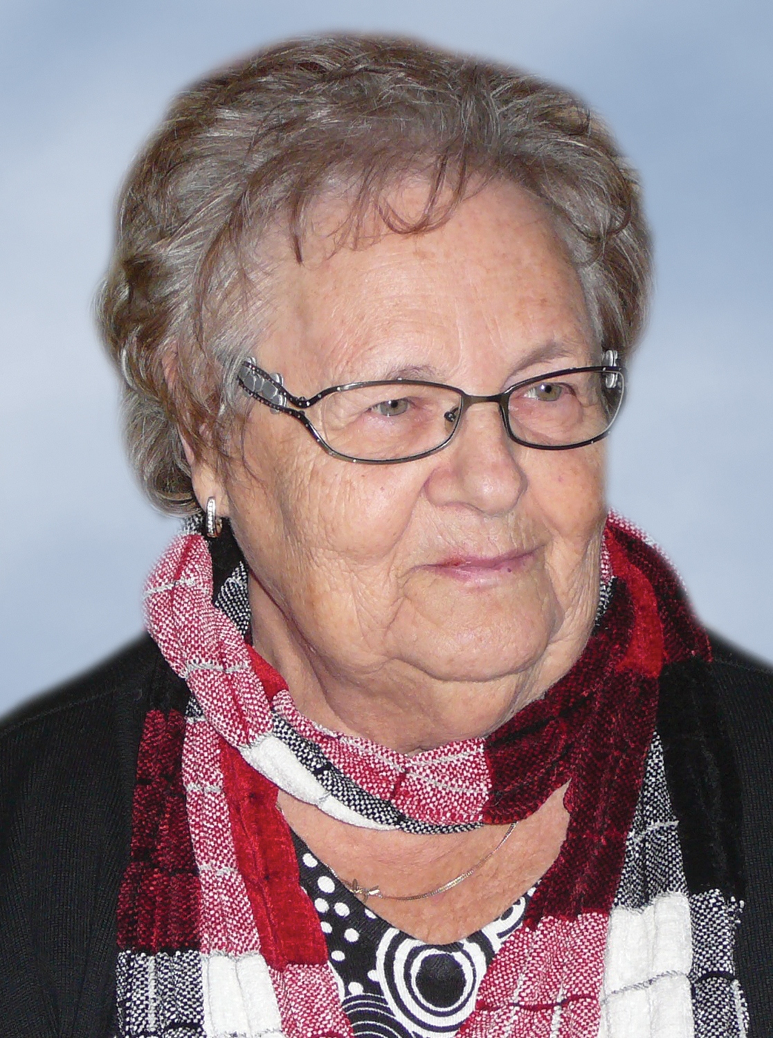 Mme Yvette Dubois Sévigny