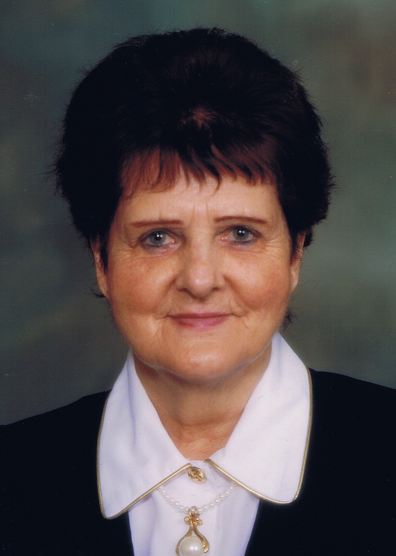 Mme Thérèse St-Amant Charest